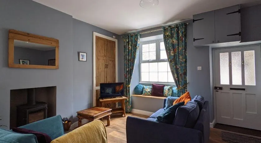 Ellers Farm Cottage - Image 1