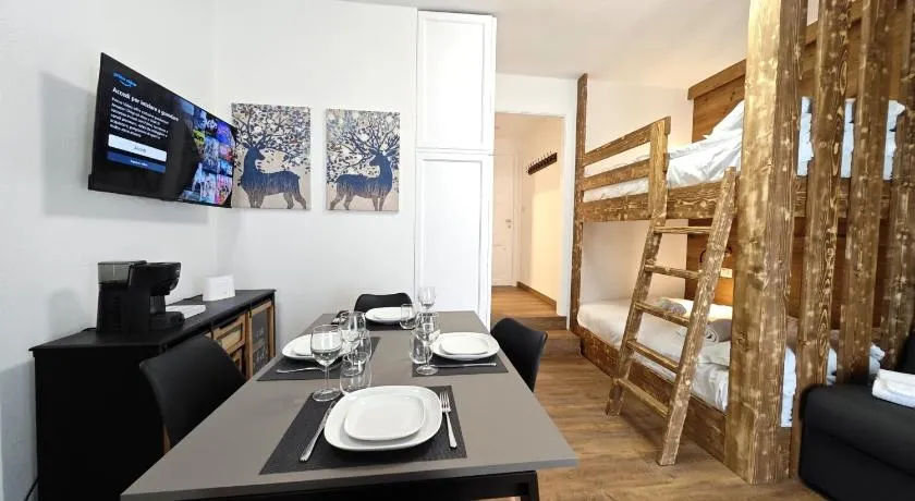 Hostdomus - Royal Oak - Image 1