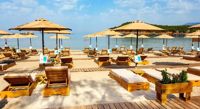 Sunrise Beach Hotel - Image 1