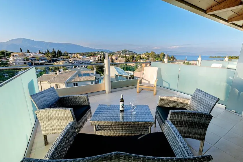 Palapart Gikas Suites and Studios - Image 1