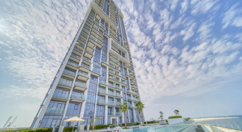 Stylish Studio with Sea Views and Direct Access to the Pool from Balcony, The Anwa By Omniyat, Dubai Maritime City by Deluxe Holiday Homes - Image 1