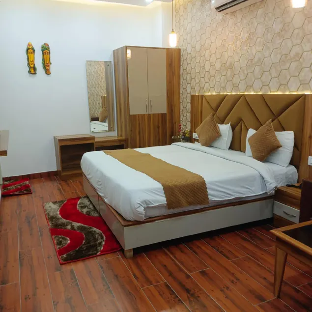 Hotel Strawberry - Image 1