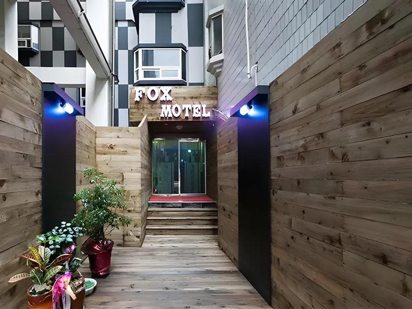 Fox Motel - Image 1