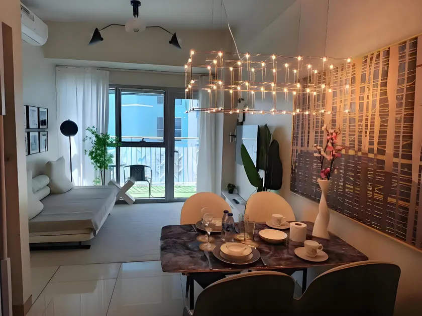 Modern 1 BR Facing Manila Bay Sunset, Okada - Image 1