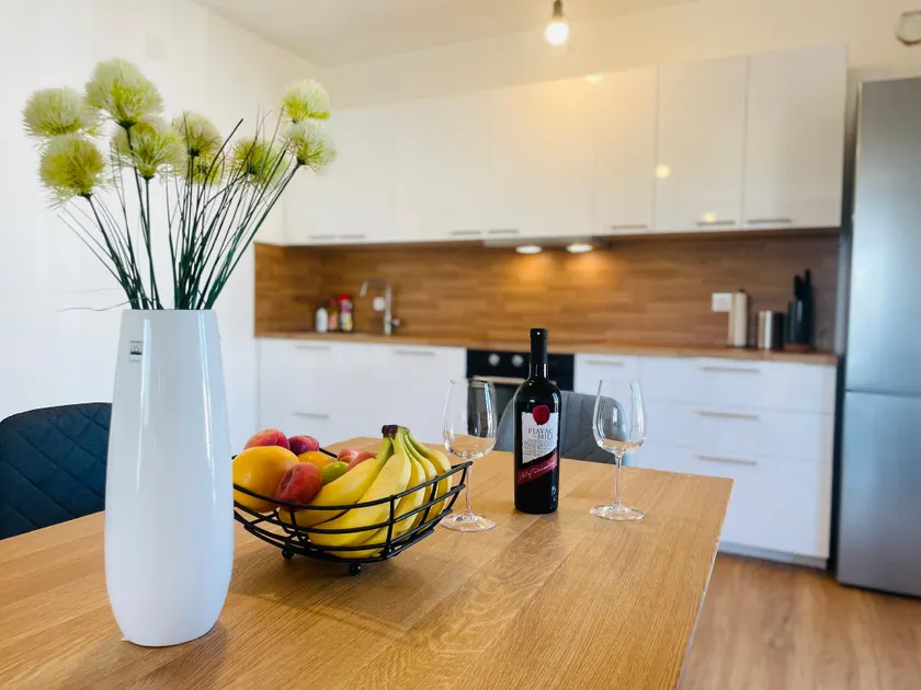 Apartment Happy - Image 1