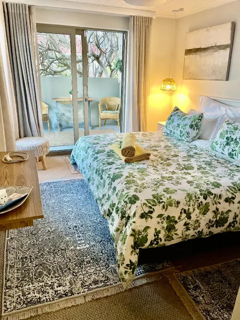 OceanBreeze50 Stylish Garden Route Stay in Central Mossel Bay - Image 1