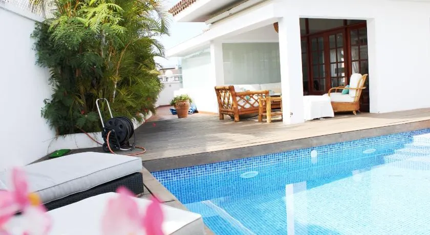 Spacieuse maison de vacances avec terrasse, jardin et piscine privée | À côté de la plage - Image 1