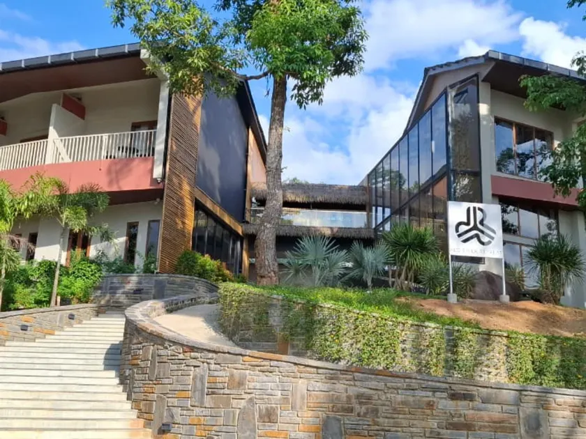 RED RIVER RETREAT - Image 1