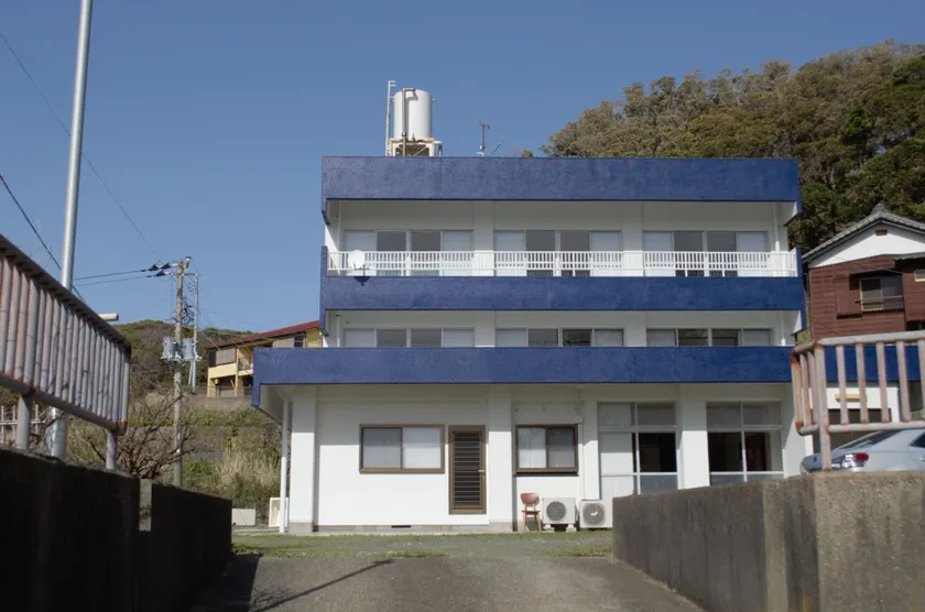 Amami - Image 1