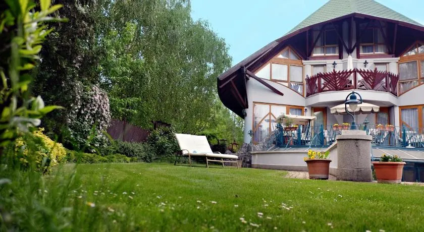 Luxusvilla Balatonszárszó - Image 1