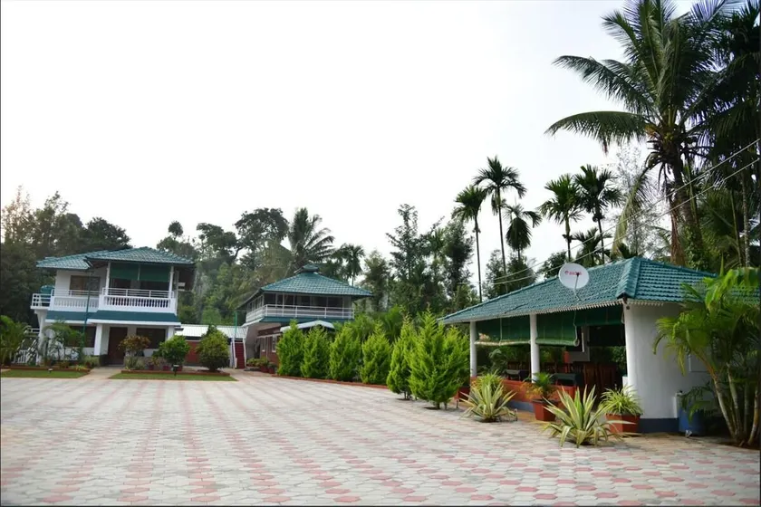 The Greenwoods Homestay - Image 1