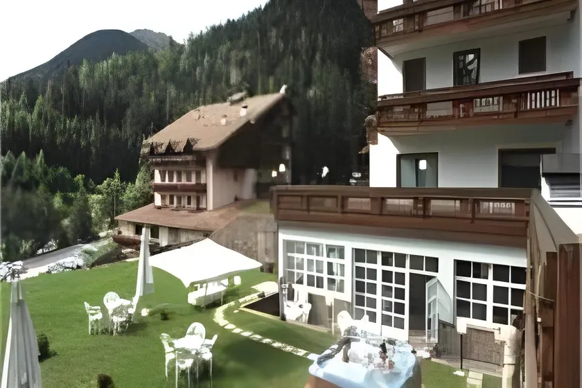 Hotel Shandranj - Image 1