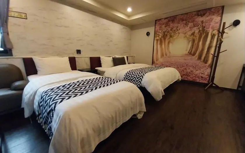 Camp Hotel - Image 1