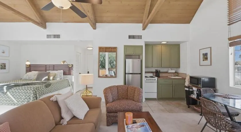 Peaceful Desert Retreat Mountain View Studio Condo Indian Wells - Image 1