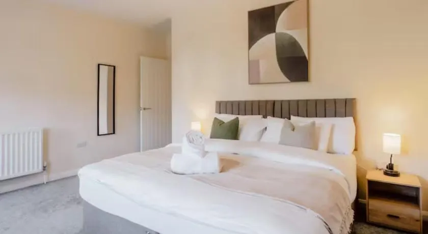 Spacious 3 Bed in Letchworth by ARP HOMES, Ideal for contractors and Long Term Stays, Sleeps 6 - Image 1
