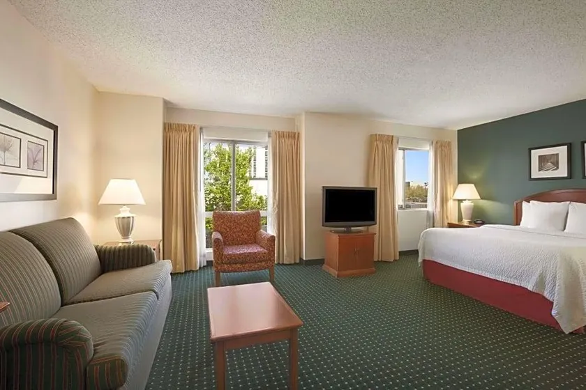 Hawthorn Suites by Wyndham Philadelphia Airport - Image 1