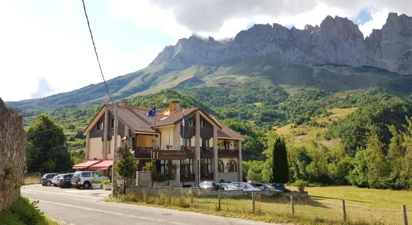Hotel Cumbres de Valdeón - Image 1