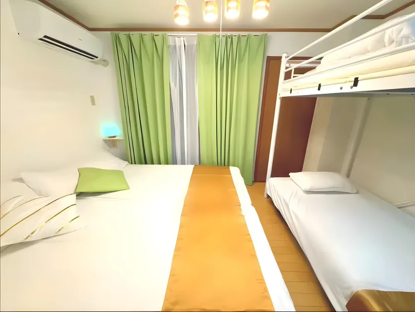 Within walking distance of Shinsaibashi, 5-minute walk to Nishinagahori Station, 3 beds - Image 1