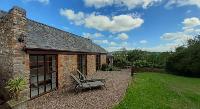 Light & Airy Vaulted Barn Conversion with a View - Image 1