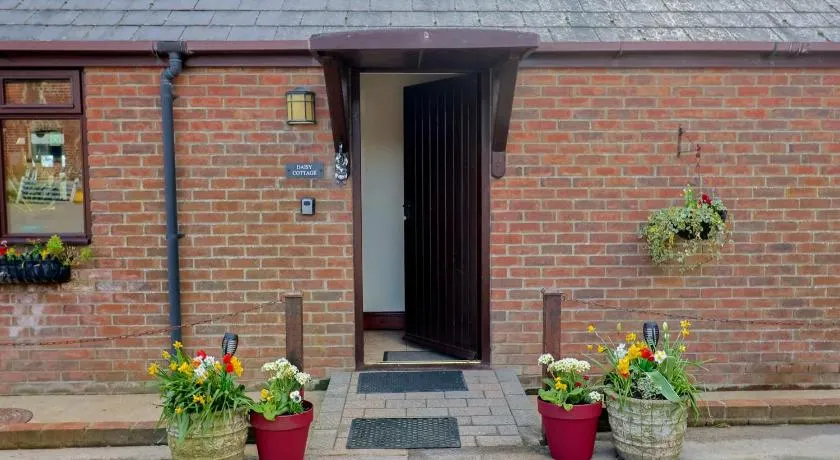 Daisy Cottage - Image 1