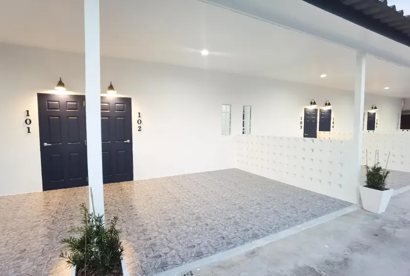 CALM RESORT - Image 1