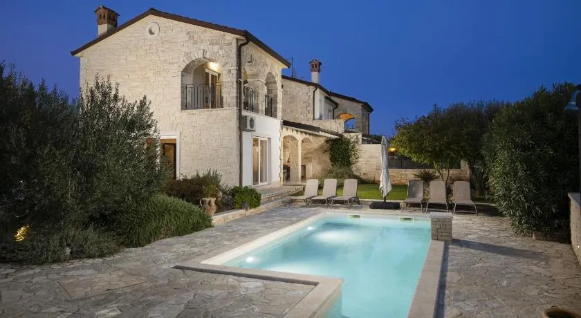 Villa Mason with Heated Pool and mini Wellness - Image 1