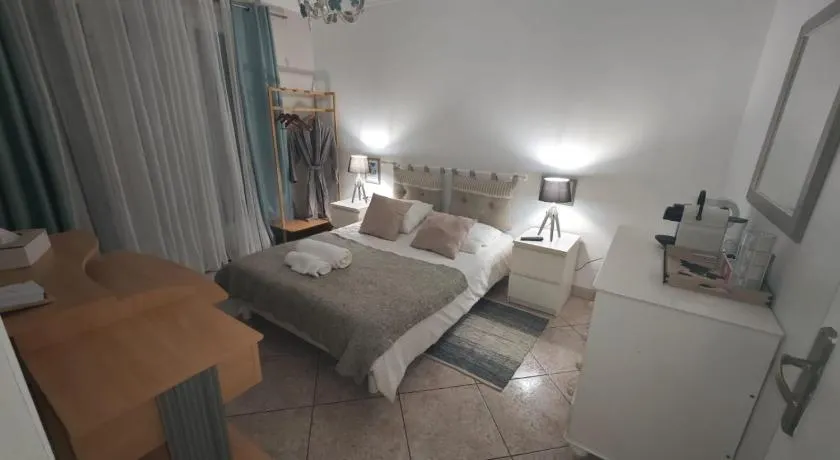 Chambre dans villa avec SDB WC et piscine privée - Image 1