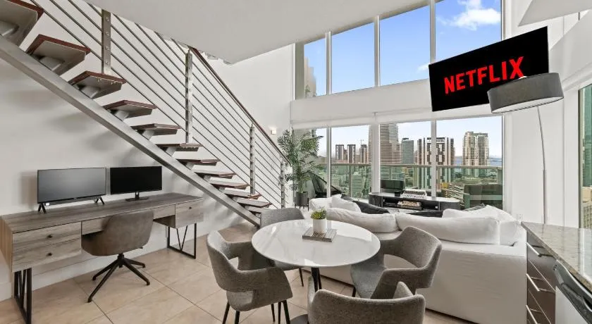 Luxury 2BD Corner Loft with Stunning Miami River View - Image 1