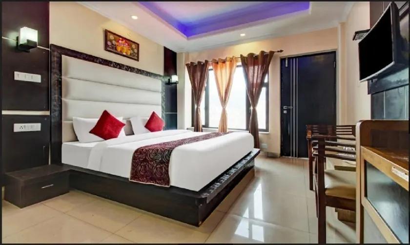 Uphill Courtyard Family Suites for 1 to 6 People on Hilltop - Image 1