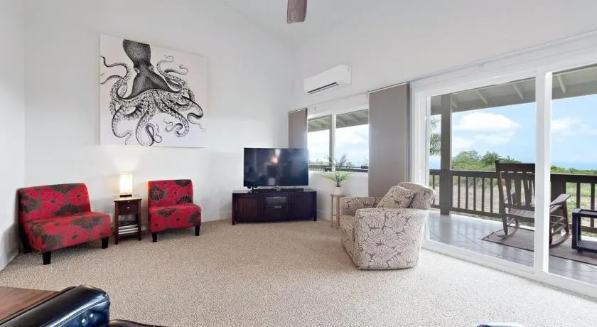 Central Oceanview Modern Cozy 3 Bed House - Image 1