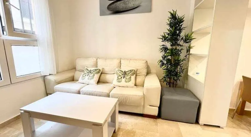 Apartamento centro en Málaga con PARKING GRATIS - Image 1