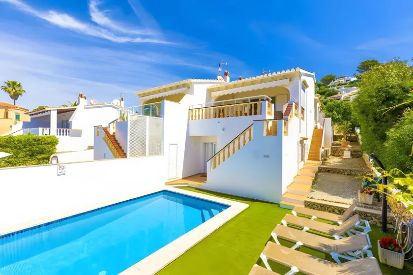 Villa Ocean Breeze - Steps away from the Beach - Image 1