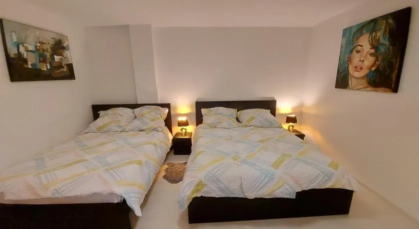 2 bedrooms with private balcony - Image 1