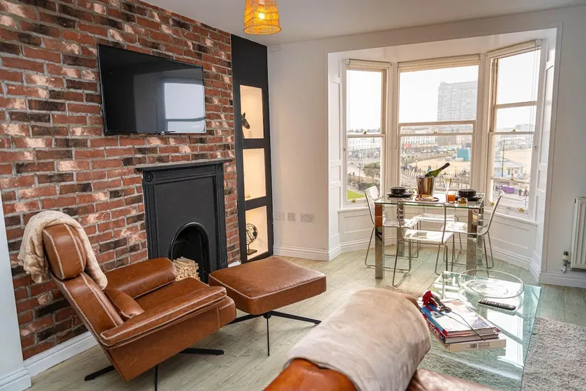 2BR Coastal Stay with Panoramic Sea View | Margate - Image 1