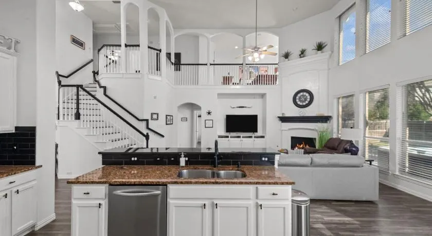 Keller Crown - Huge House Near Stadiums - Hot Tub & Pool Table - Image 1