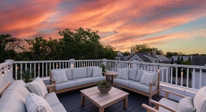 Rooftop & Hot Tub & Parking - 3 Blocks to King - Image 1