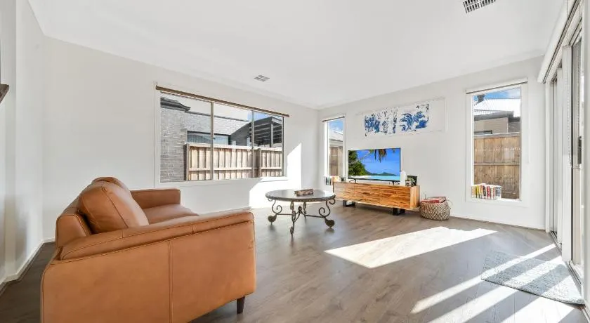 Modern 4-Bedroom Retreat, Steps from Park & Mall, New & Stylish! - Image 1