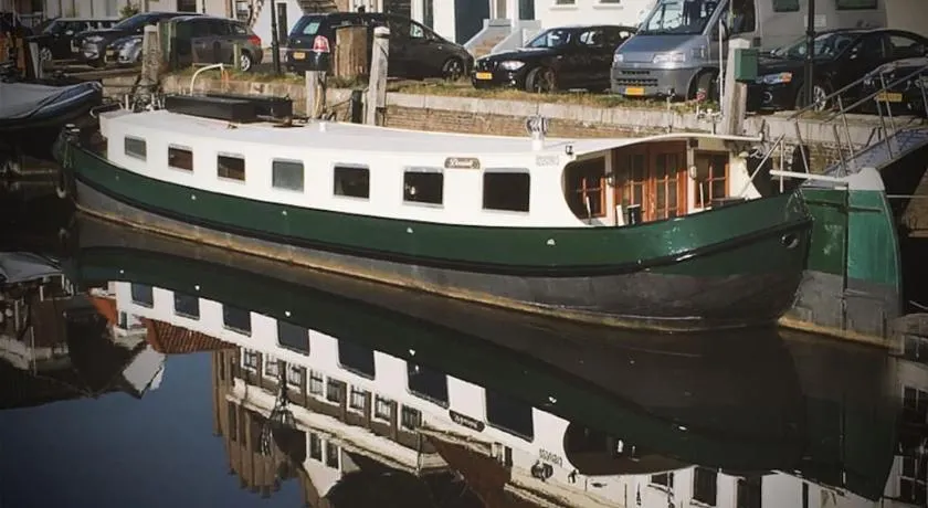 Houseboat 'Boat Boutique' - Image 1