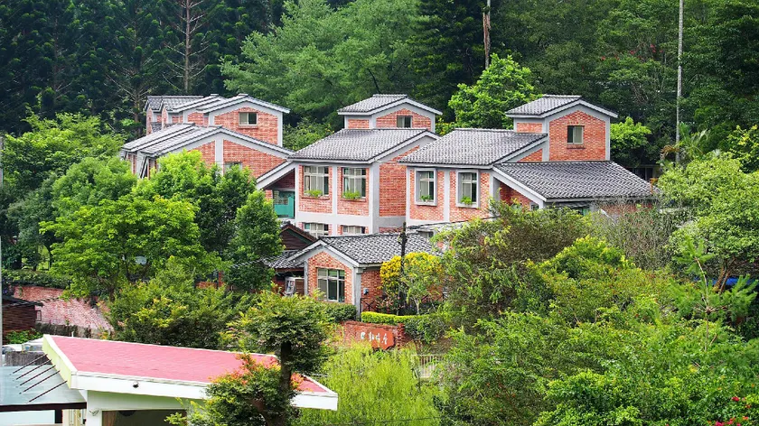 Red Brick Villas - Image 1