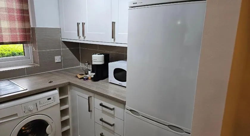 1 bed modern flat - Image 1