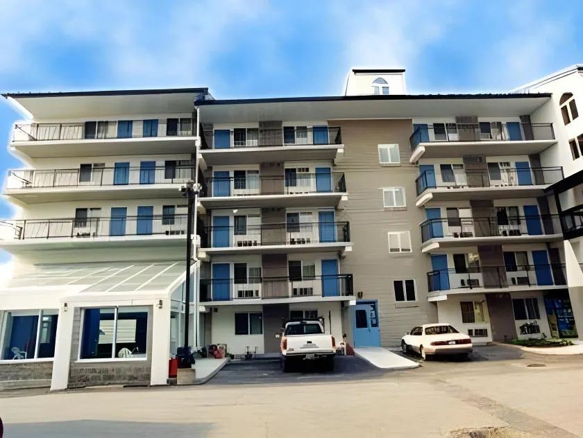 Super 8 by Wyndham Niagara Falls by the Falls - Image 1