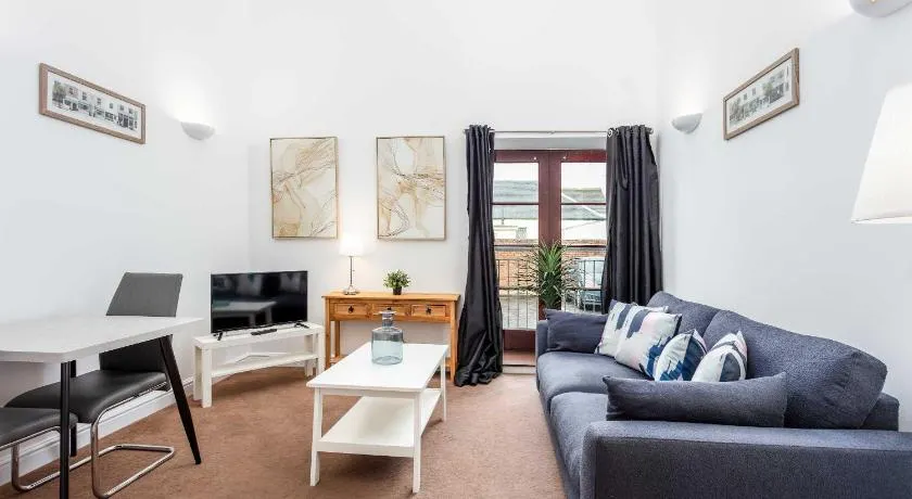 Elliot Suite No 1 - Donnini Apartments - Image 1