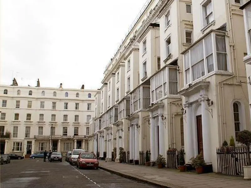 Pembridge Palace Hotel - Image 1