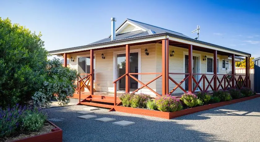 Owen's Hideaway by the BnB Collection - Image 1