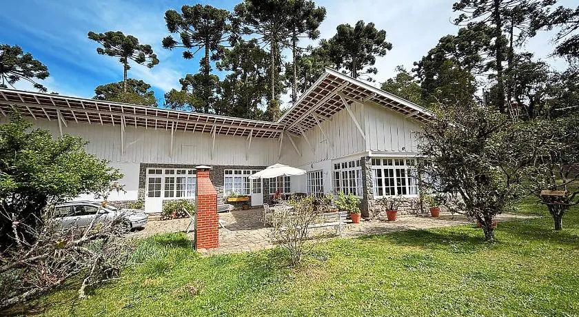"Charme do Embaixador"- Equipadíssima para 9 pessoas - SAUNA , FORNO PIZZA, PIANO, SKY TV - 5000 m2 de ar puro - Caseiro Mordomia - Image 1