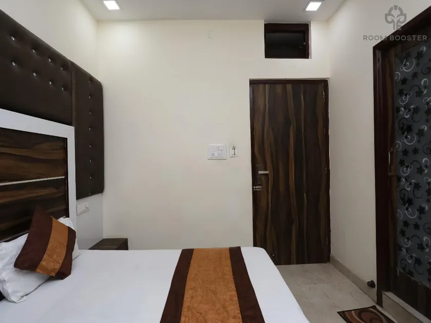 Hotel Sehmi's Best Rest Inn - Image 1