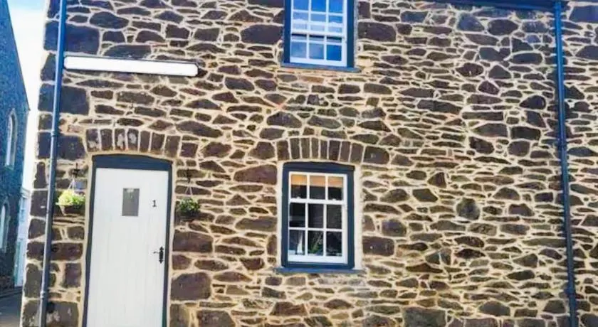 Characterful 2 bed within Conwy Walls - Image 1