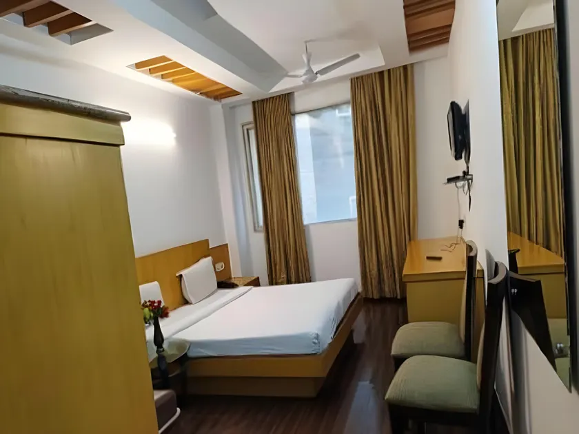 HOTEL TJS GRAND KAROL BAGH - Image 1
