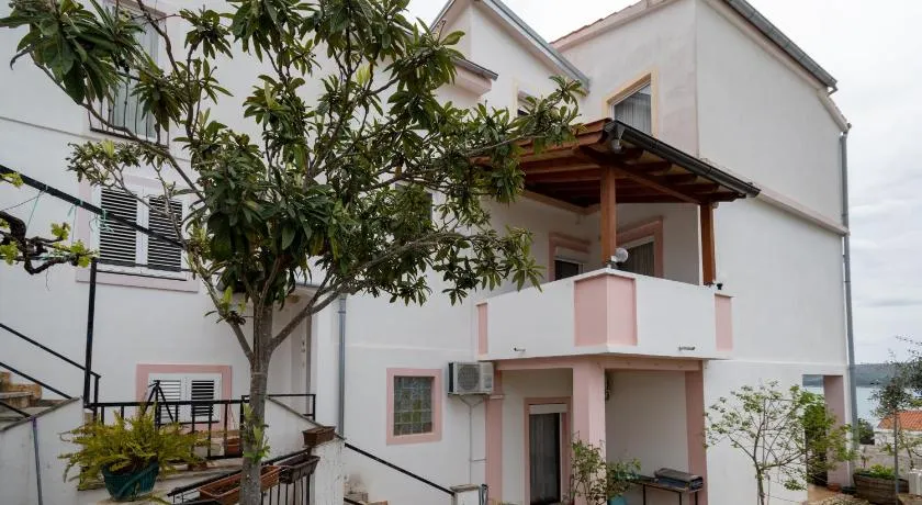 Apartments and rooms by the sea Posedarje, Novigrad - 21123 - Image 1