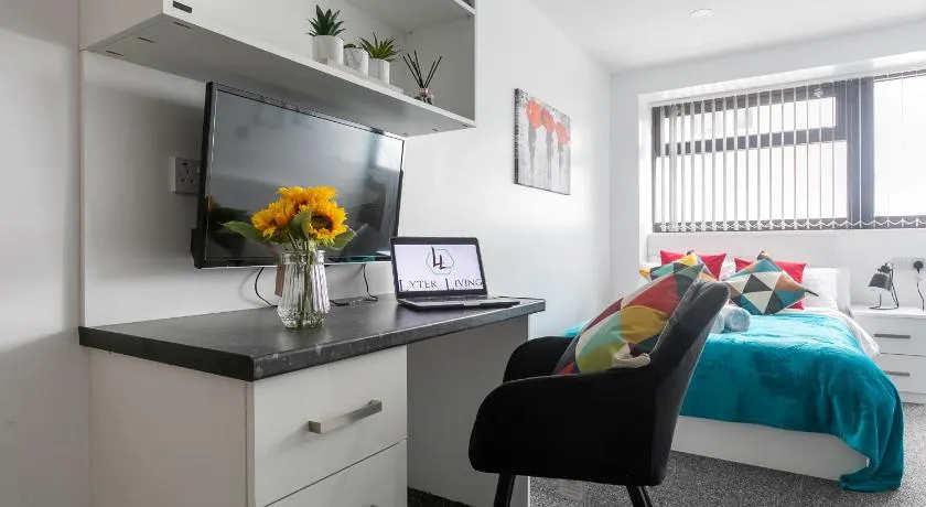 Studio Apartments by Lyter Living Desks & Wifi - Monthly Stays Available - Image 1